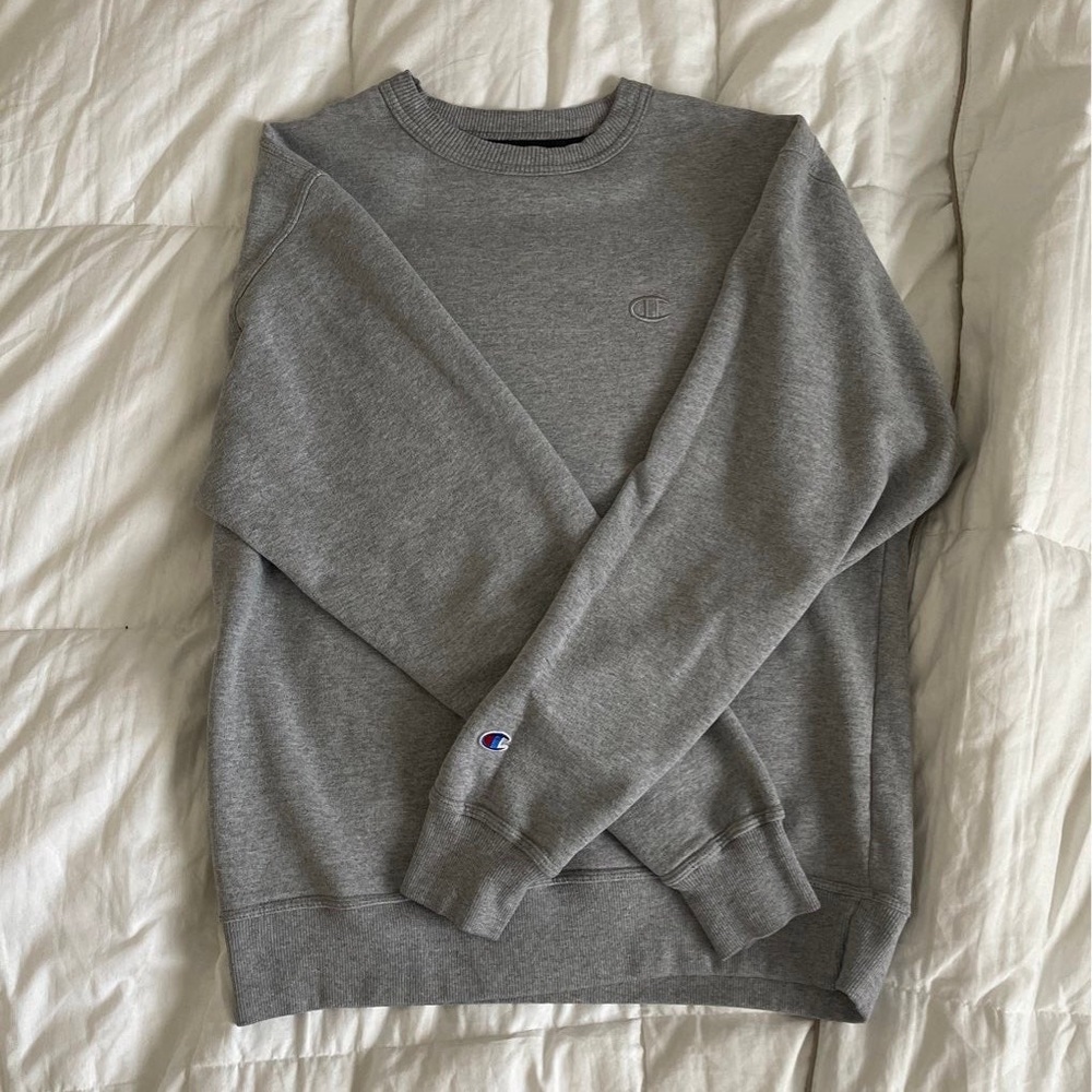 gray champion crewneck pullover sweater size S